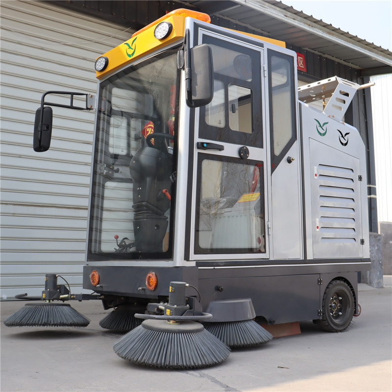 全封闭雾泡一体清扫车 驾驶室全自动扫地机 乡镇街道大型扫地车