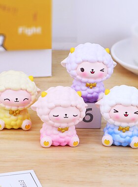 可爱羊羊得意桌面小摆件公仔汽车载中控台儿童R节生日蛋糕装饰品