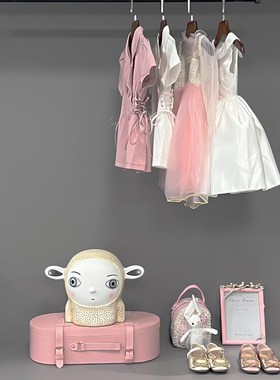 儿童房衣帽间搭配粉色系女孩房公主房小孩连衣裙背包软.装饰品摆