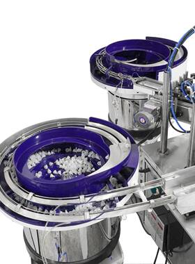 全自动转盘机，指甲油灌装机，一年保修，自动上盖。