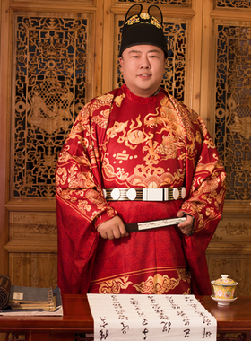 明制圆领袍男士汉服红色中式婚服婚礼主持人司仪服装大码宋朝大衫