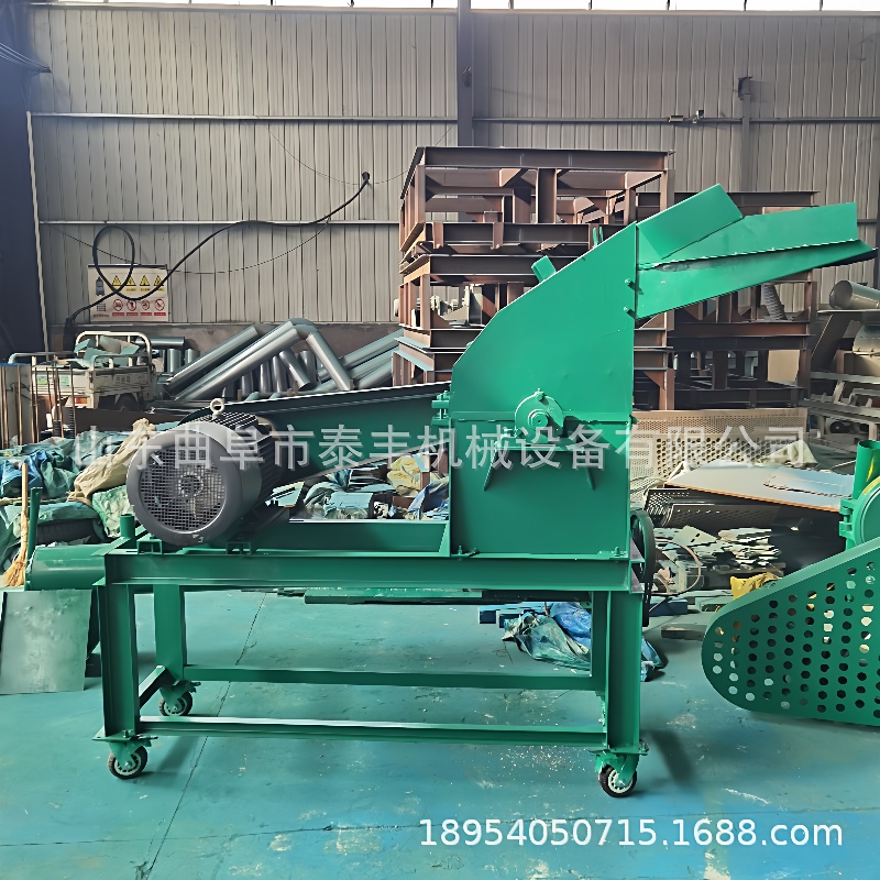 新款锤片式玉米饲料粉碎机小型秸秆花生秧养殖粉碎机多功能饲料机