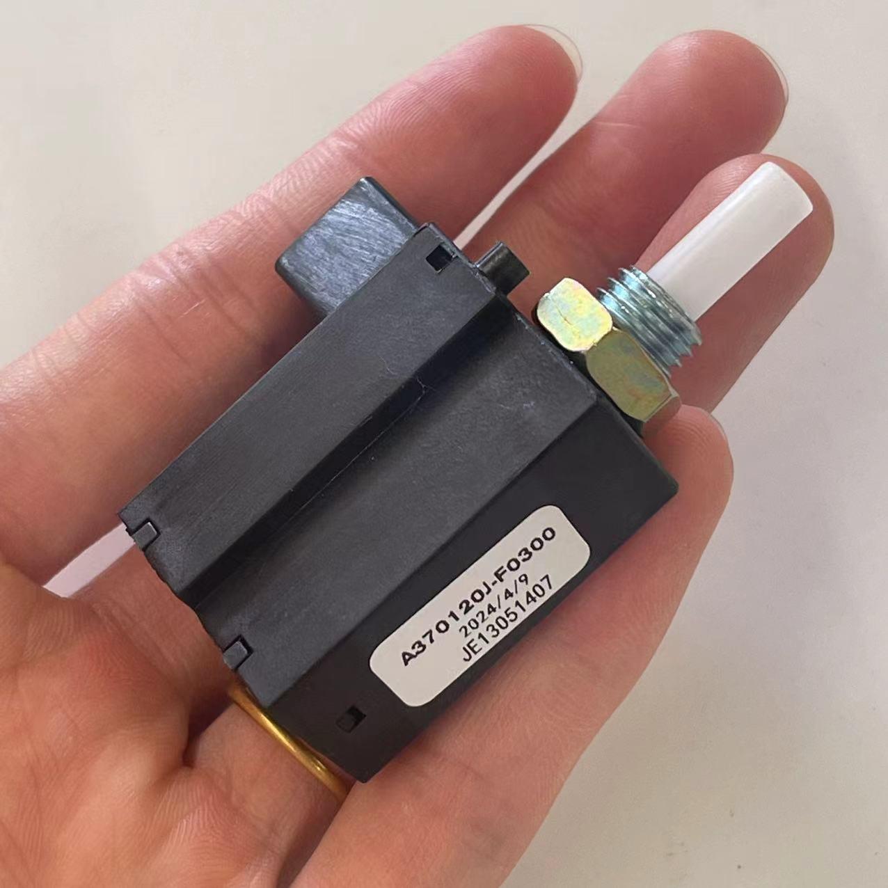 适配东风风神AX7A30AX3AX4X5A60E70离合器开关离合器触点开关原装