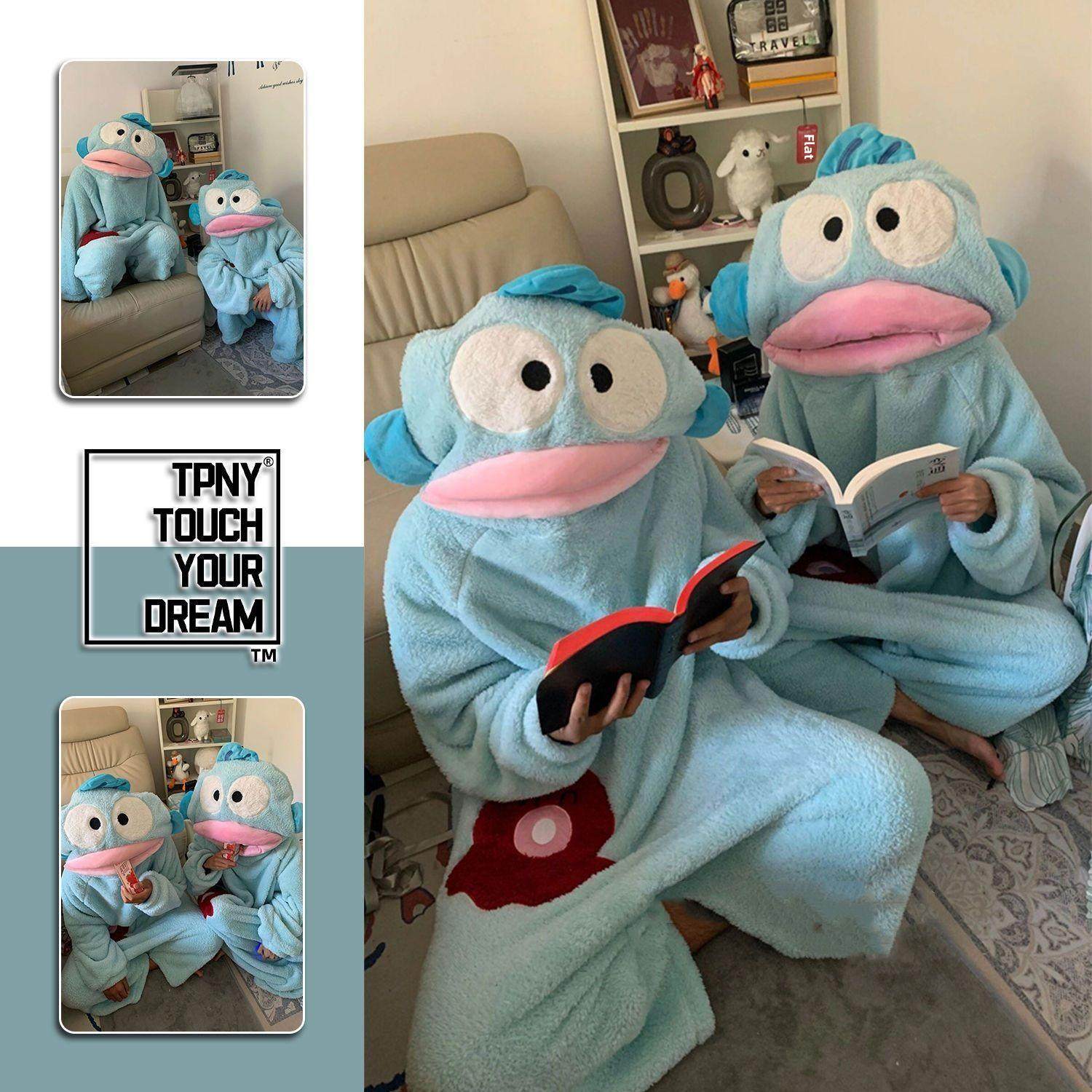 丑鱼汉顿可爱和有趣的一件夫妇睡衣的男人和女人冬天加天鹅绒加厚