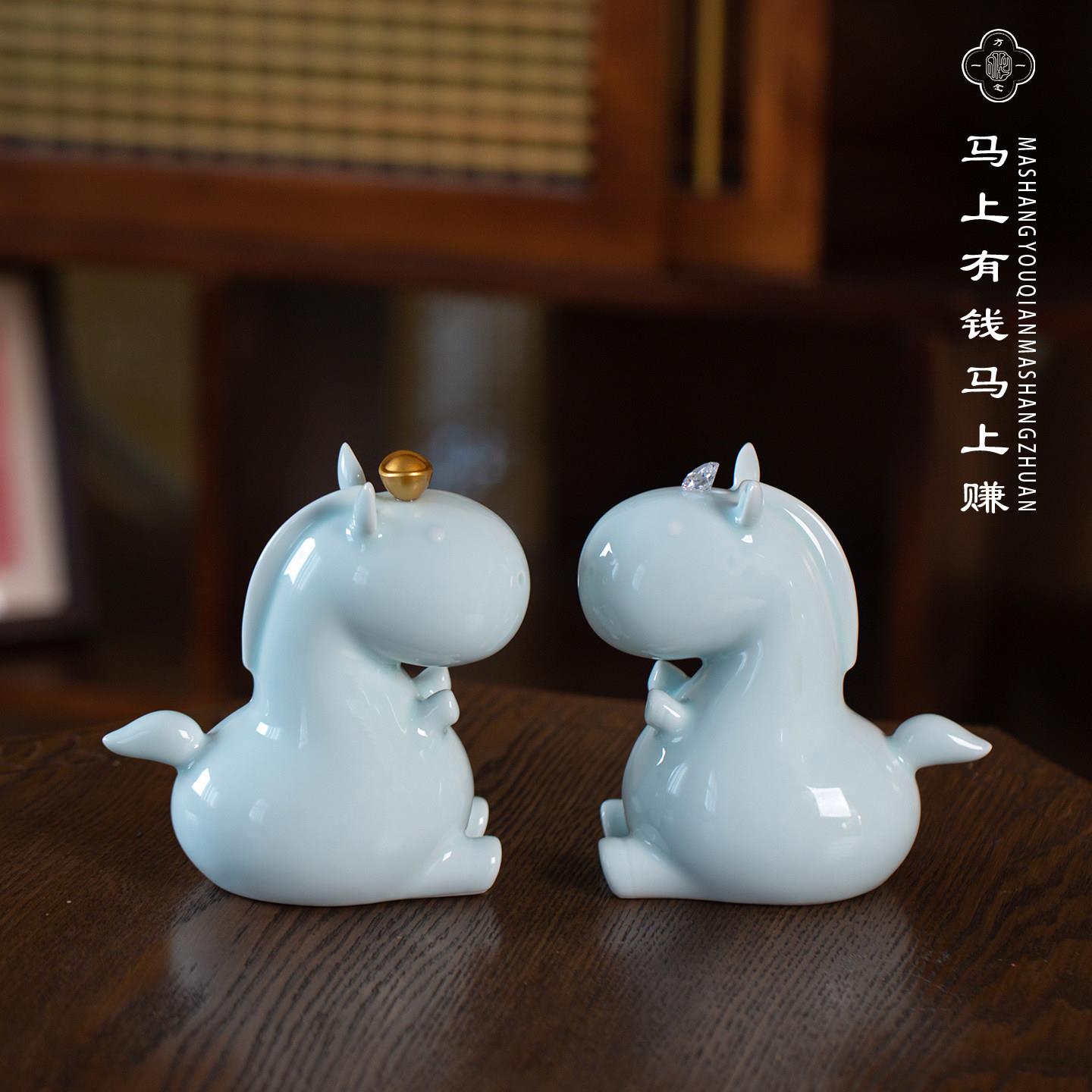 景德镇陶瓷马上有钱摆件入户玄关客厅桌面装饰品摆件可爱招财摆件