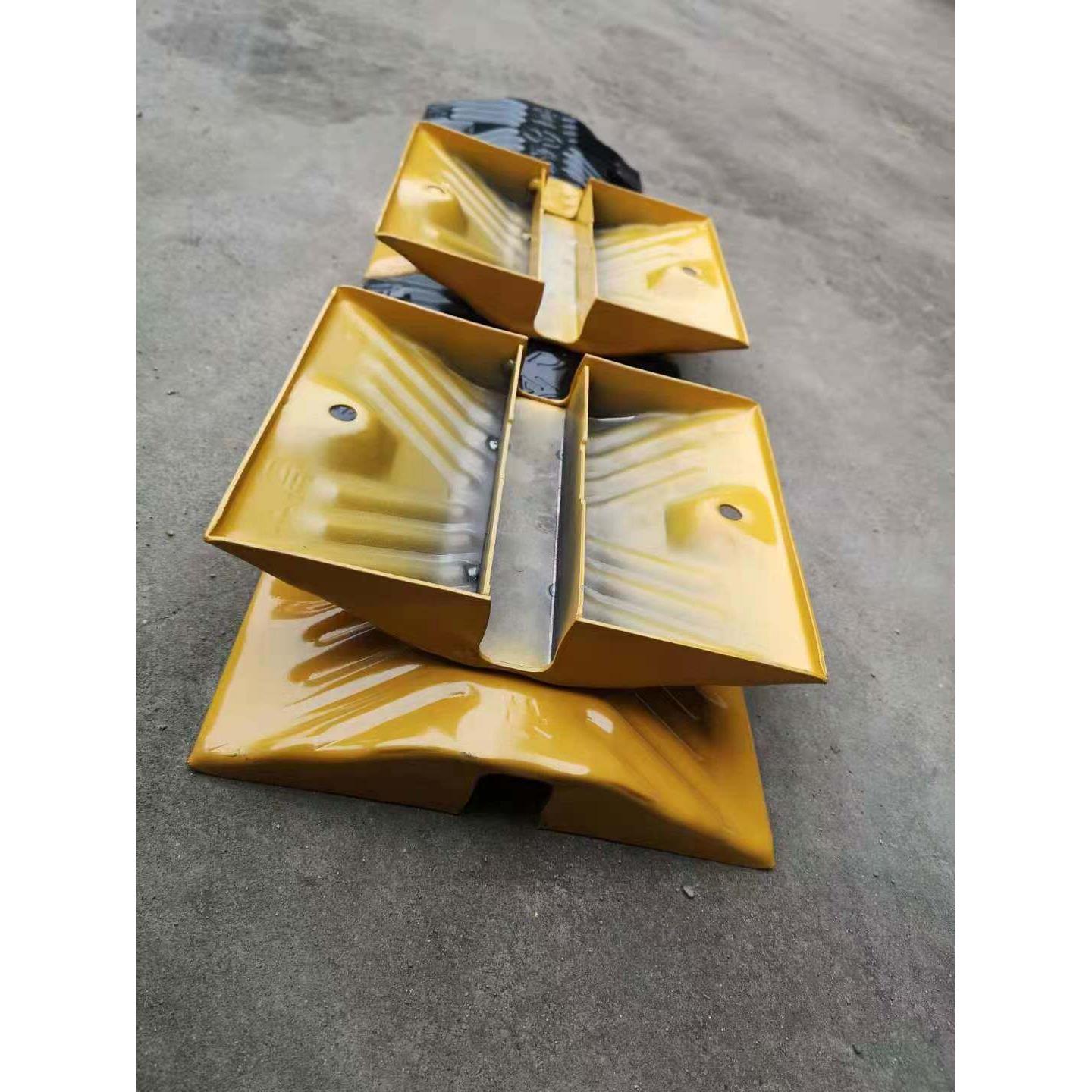 碳钢减速带250*250*45线槽电缆线走车保护盖板保护板金属槽