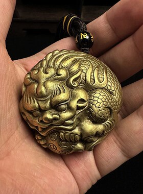 黄铜有求必应手把件貔貅抱球文玩把件男士解压盘玩创意礼品小摆件