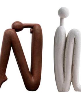 背靠背现代简约北欧几何极简抽象人像飘逸摆件样板房售楼处客厅