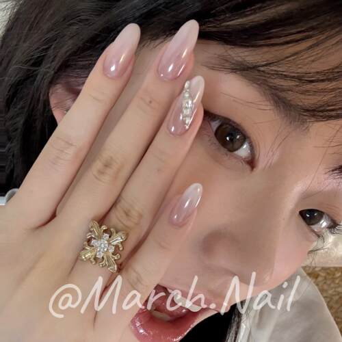 手工穿戴甲新款海莉白月光极光粉爆闪钻美甲纯欲风婚甲显白高级感
