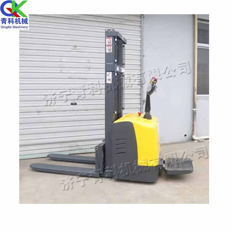 全电动托盘堆高车站驾式仓库货物搬运车可移动式装卸货物叉车