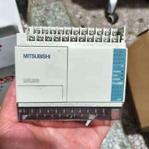 三菱PLC，FX1S-30MR-001。拆机一个，成色如图，议价