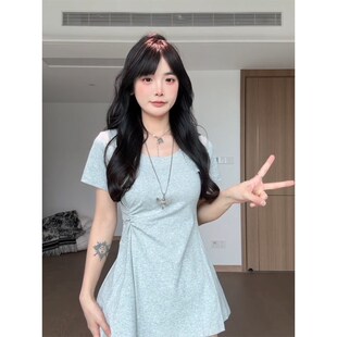 大码中长款灰色正肩短袖t恤女夏季胖mm遮肚子藏肉设计感褶皱上衣