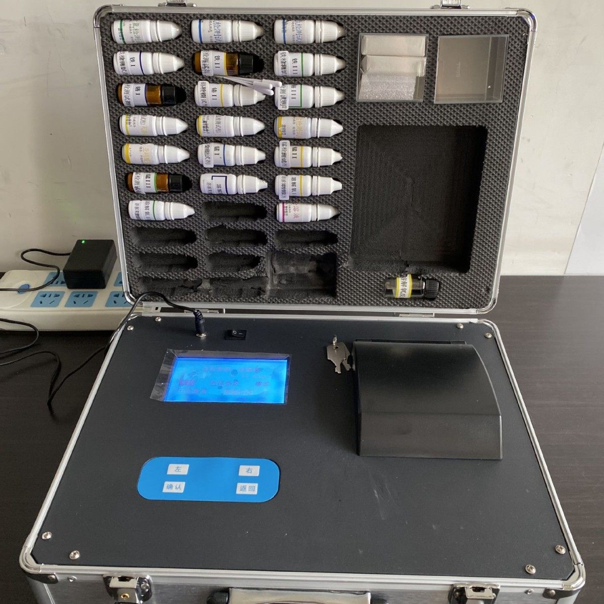 十一参数水质分析仪 水质溶解氧氨氮余氯COD氨氮总磷铁检测仪