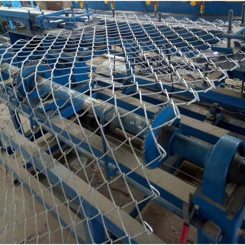 勾花网镀锌菱形钢丝网动物园果园防护围网圈山牛羊养殖铁丝网围栏