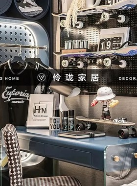 样板房儿童运动主题系机车头盔道具摆件男孩衣帽间衣服滑板装饰品