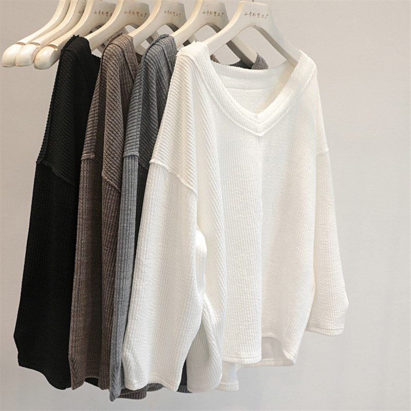 松弛感穿搭!慵h懒风大V领螺纹套头卫衣女微胖mm大码宽松显瘦上衣