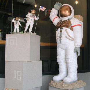 太空人大火箭雕塑摆件学校航天科技活动太空人航天员模型美陈装饰