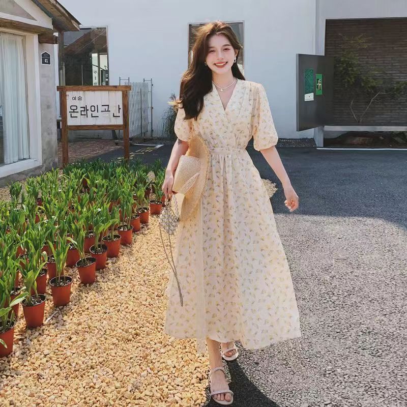 哺乳衣外出辣妈h款碎花连衣裙女夏装气质法M式茶歇V领显瘦长裙女