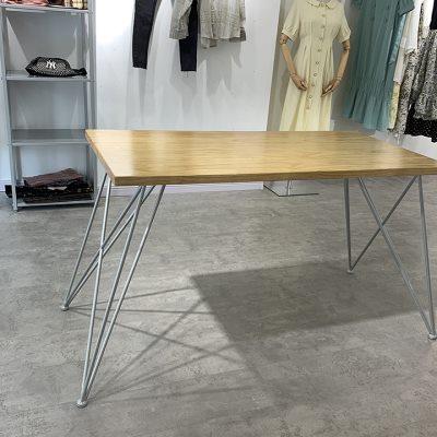 服装店展示桌中间摆放流水台中岛桌陈列展示台实木长方形桌鞋包架