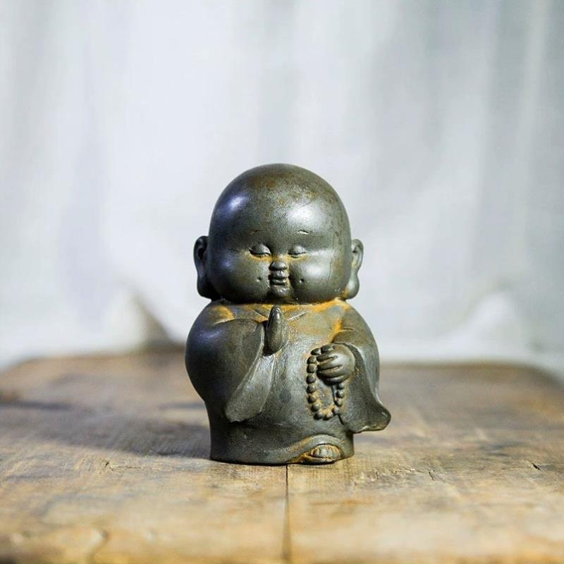 禅意中式可爱诵经小和尚纯手工铸铁装饰品树脂桌面养茶宠家居摆件
