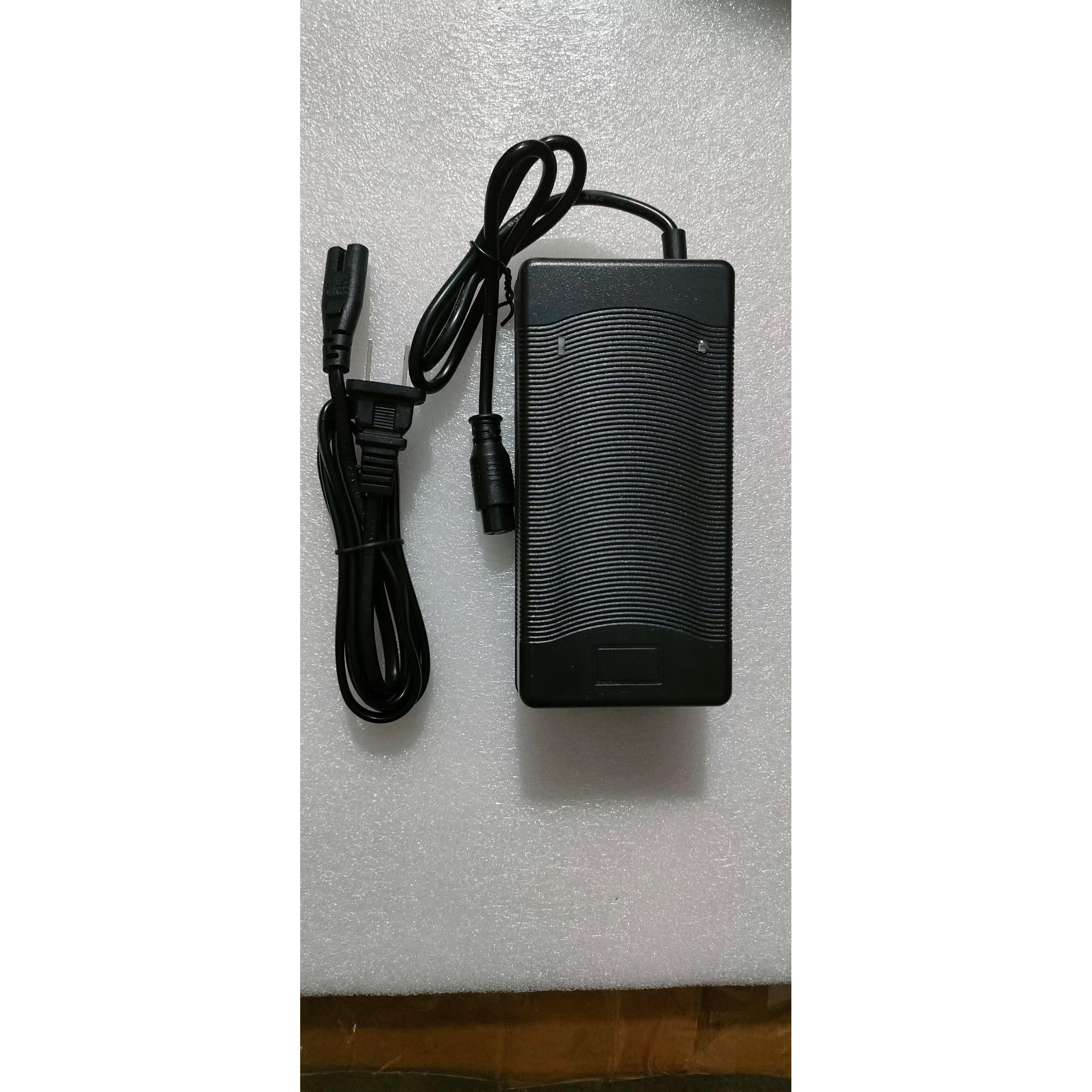 四芯航空头12.6V+16.8V启动电源一体充电器