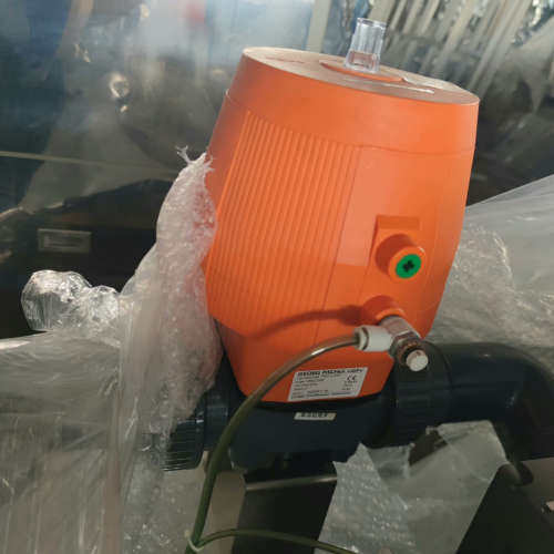GF气动隔膜阀一批，原装拆机，实物拍摄成色漂亮，需要的私聊议价