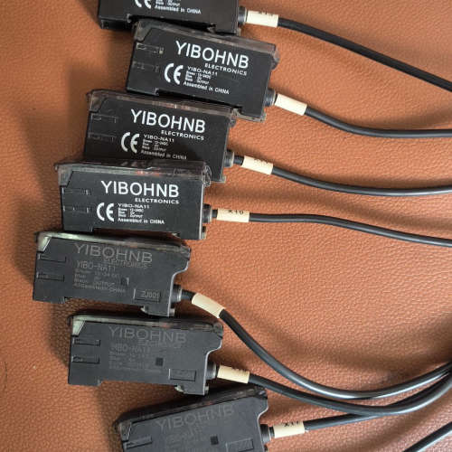 YIBOHNB光纤放大器YIBO-NA11，成色漂亮，线长1议价