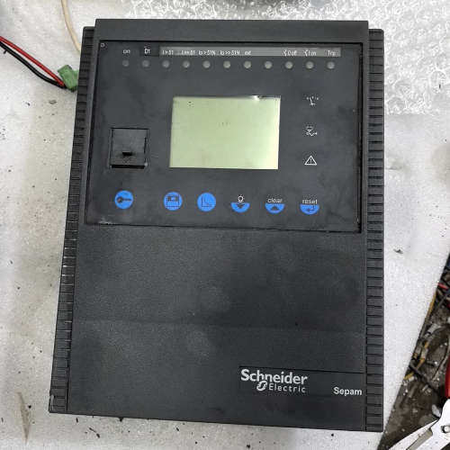 一台Sepam保护装置，型号59607（&59606议价