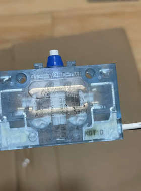 全新耐瑞普微动开关 G121-W2NC-7MT，蓝色外壳，带议价