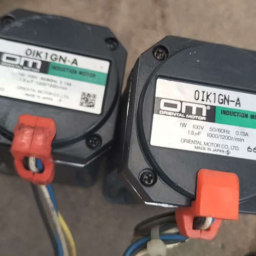 OⅠk1GN-A马达2个，实物拍摄的，成色如图所示，型号议价