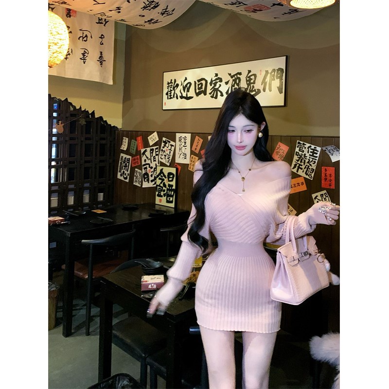 粉色V领打底针织连衣裙女秋冬季内搭裙子冬天配大衣修身包臀短裙