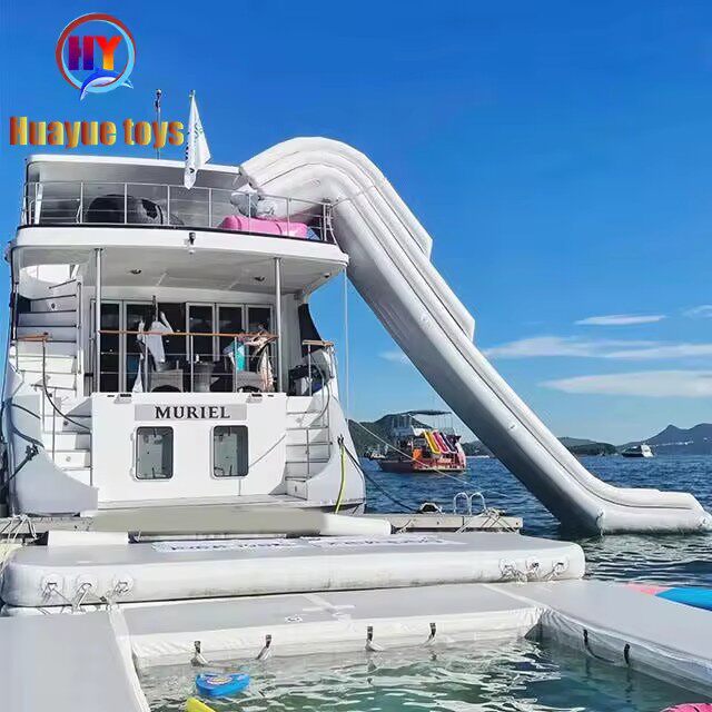 定制水上游艇大滑梯海上带网水池泳池潜水池设备海上户外浮台吧台