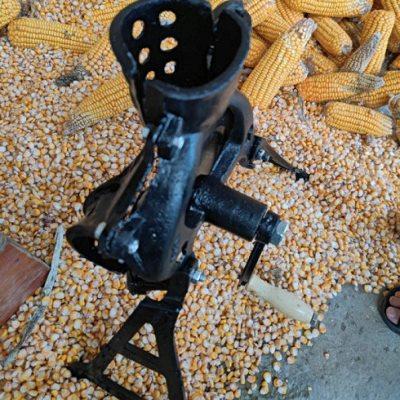 玉米剥粒机玉米脱粒机家用小型打包谷机拨玉米粒剥离器手摇脱粒器