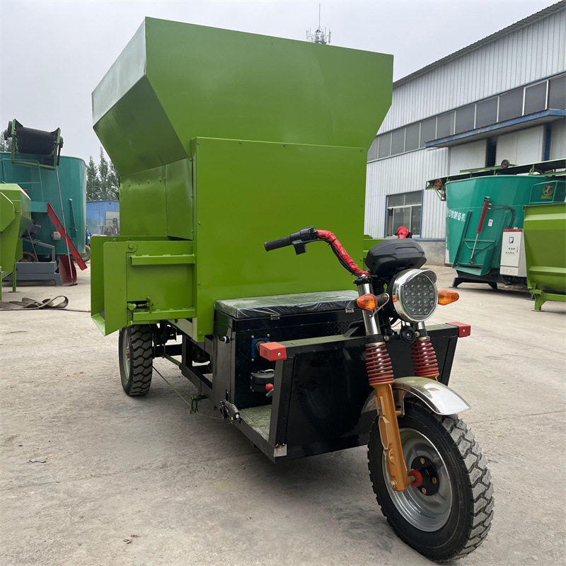 牛羊饲喂撒料机 饲草料添料喂牛车 畜牧养殖场撒草车,五金/工具,环卫车/保洁车/清扫车,淘宝优惠券,粉丝福利购,淘宝优惠卷