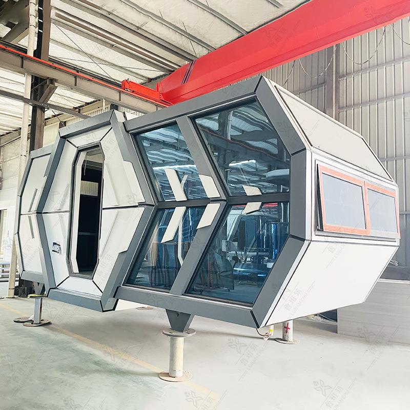 鲁班筑星云C30科幻感太空舱沉浸体验电竞主题民宿全息智慧驿站