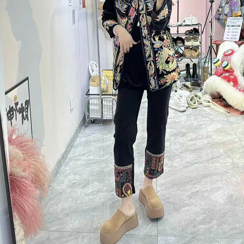 胖妹妹加大码冬季新款百搭w国风裤腿刺绣直筒裤内里磨毛显瘦裤子