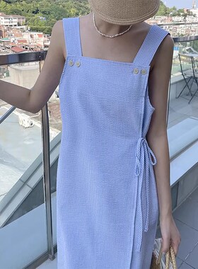 减龄气质背带连衣裙女夏季度假风蓝色条纹绑带收腰显瘦.无袖长裙