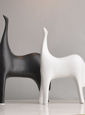 现代极简风轻奢陶瓷抽r象对马书柜酒柜客厅样板房间软装饰品摆件