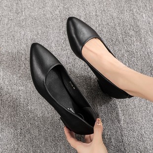 单鞋女2022春新款软底平底护士鞋3厘米小M粗跟黑色空乘浅口尖头鞋