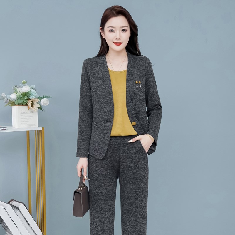 春装套装女2025年新q款高级感无领西装三件套气质减龄修身时尚套