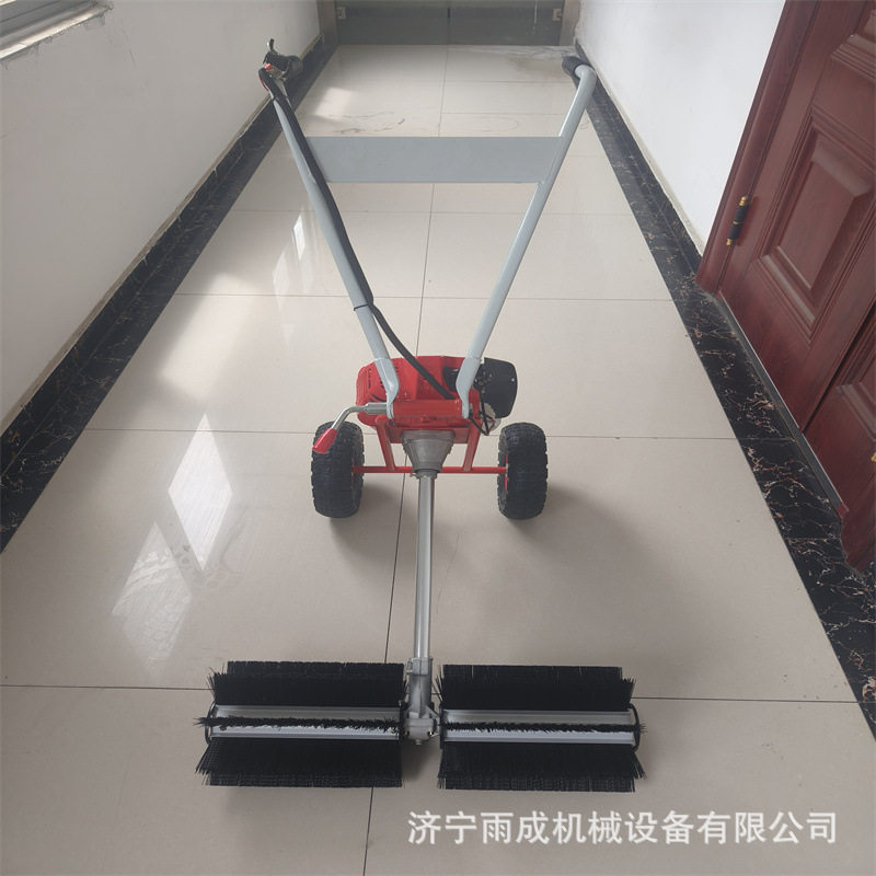 人工草坪手扶式内燃梳理机足球场草丝整理机草坪养护梳草冲砂机