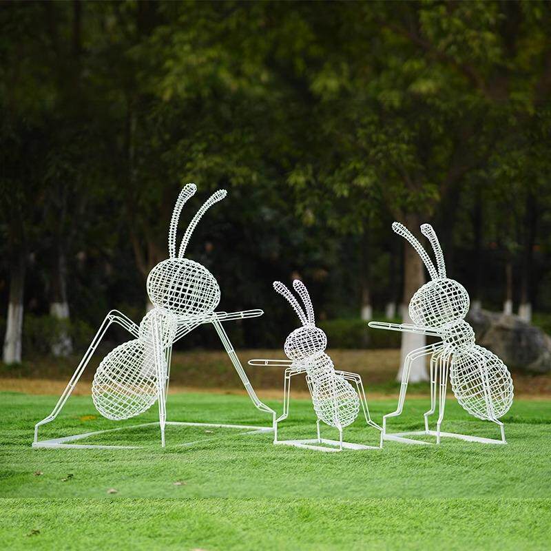 户外铁艺动物摆件公园林景区草坪不锈钢镂空兔子雕塑铁艺发光摆件