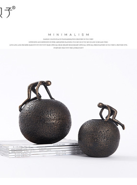 现代轻奢金属艺术人物摆件家具配饰样板房售楼处书柜酒柜软装饰品