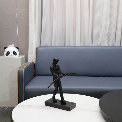 欧式创意简约铸铁平衡杆人物摆件卧室样板房书房客厅餐厅家居饰品