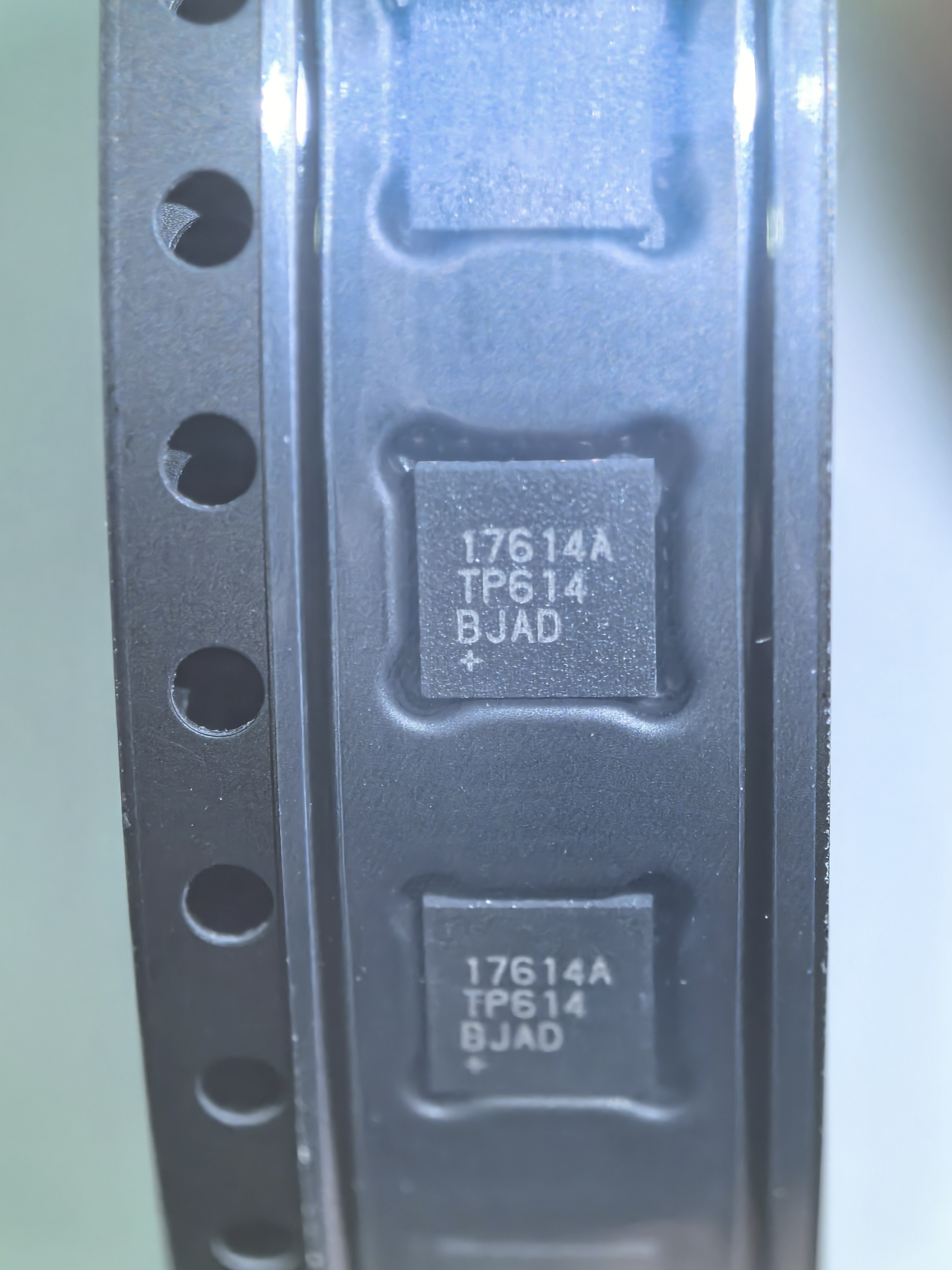 MAX17614ATP+ 电源管理 IC 4.5V to 60V, 3A