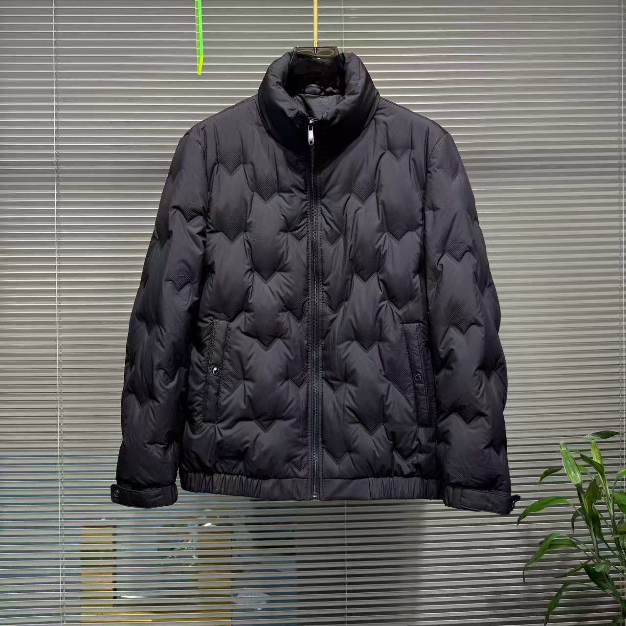 2025冬季新品立领羽绒服男欧货高端纯色修身简约时尚休闲90白鸭绒