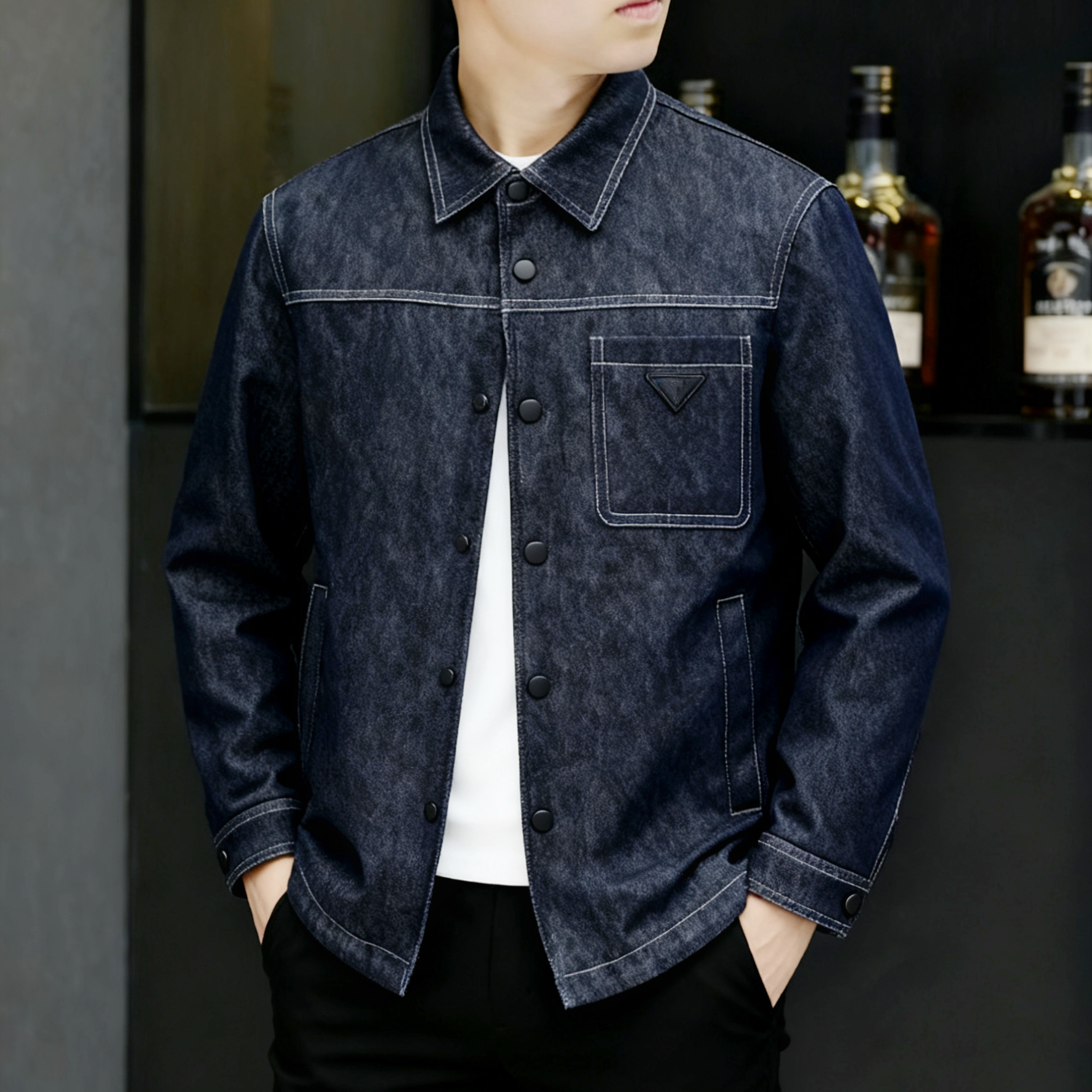 2025冬季新品翻领牛仔羽绒服夹克外套欧货高端修身时尚休闲三角标