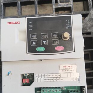 询价德力西E102-3.7KW变频器一台，成色自定义，缺端盖，风可维修