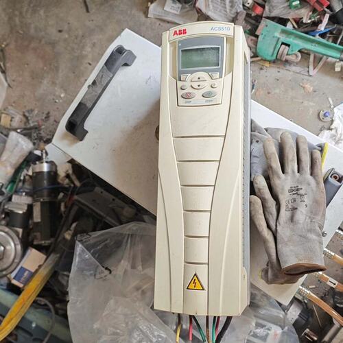 议价变频器ACS510-01-017A-4 实物图功能可维修