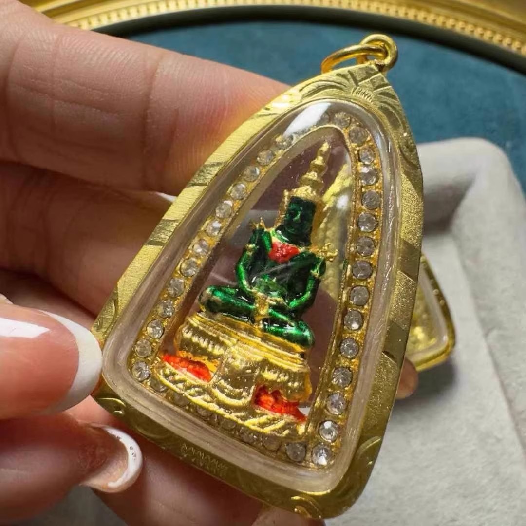 原庙泰国佛牌·皇室钻壳玉佛佛历2555年·佛牌泰国正品原庙